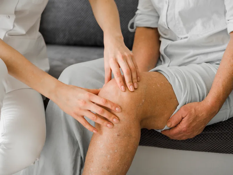 Chiropractic care for knee pain at ProKinetic in Nevada
